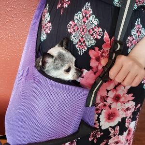 Pet carrying case